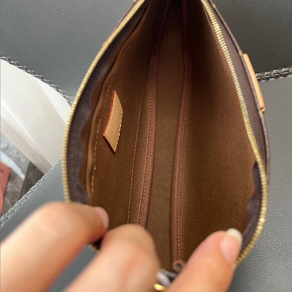 LOUIS VUITTON bag - Picture 6 of 8